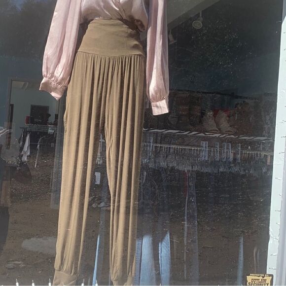 Forever 21 Olive Green Joggers Size Medium - Picture 1 of 13